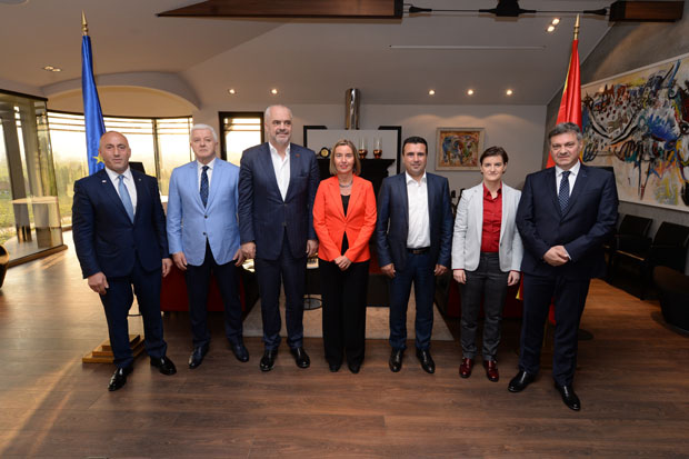 Брнабић на неформалној вечери са Могерини и челницима региона